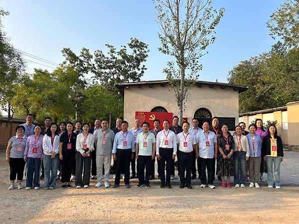 传承红色基因，提升人大干部综合素质