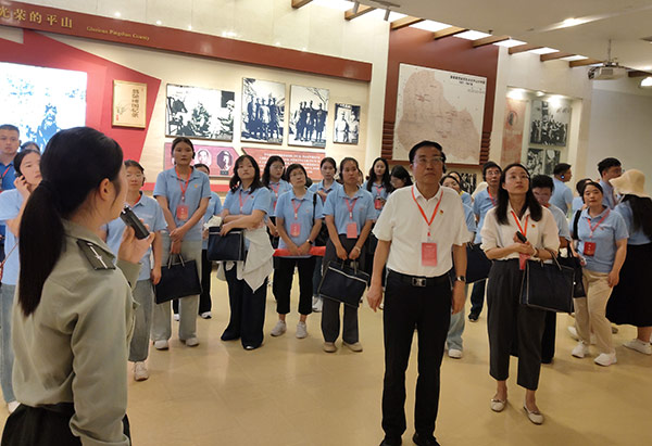 郑州西亚斯马院西柏坡思政课实践教学研修培训班圆满结业